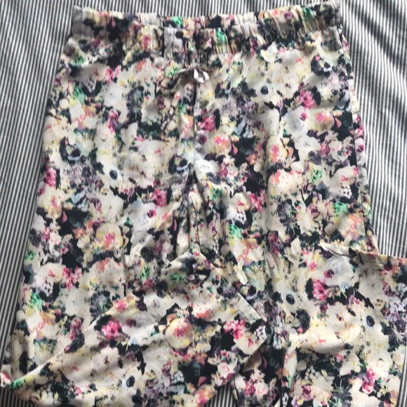 Women’s Floral Drawstring Pant - Picture 1 of 3